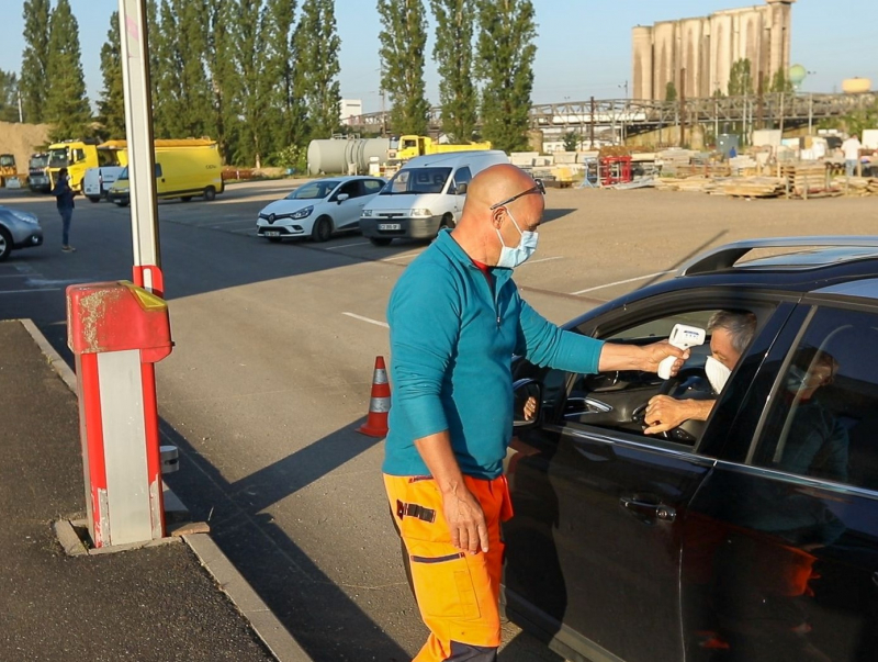 Covid-19&nbsp;: prise de température en entreprise et sur chantier